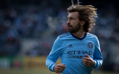 澳队体育快讯-内马尔与阿尔维斯重逢